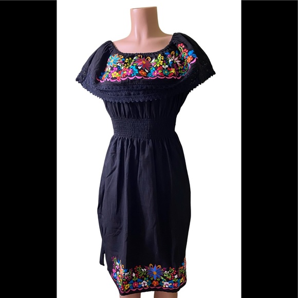 Traditional Mexican Dress from Puebla MX - Picture 1 of 2